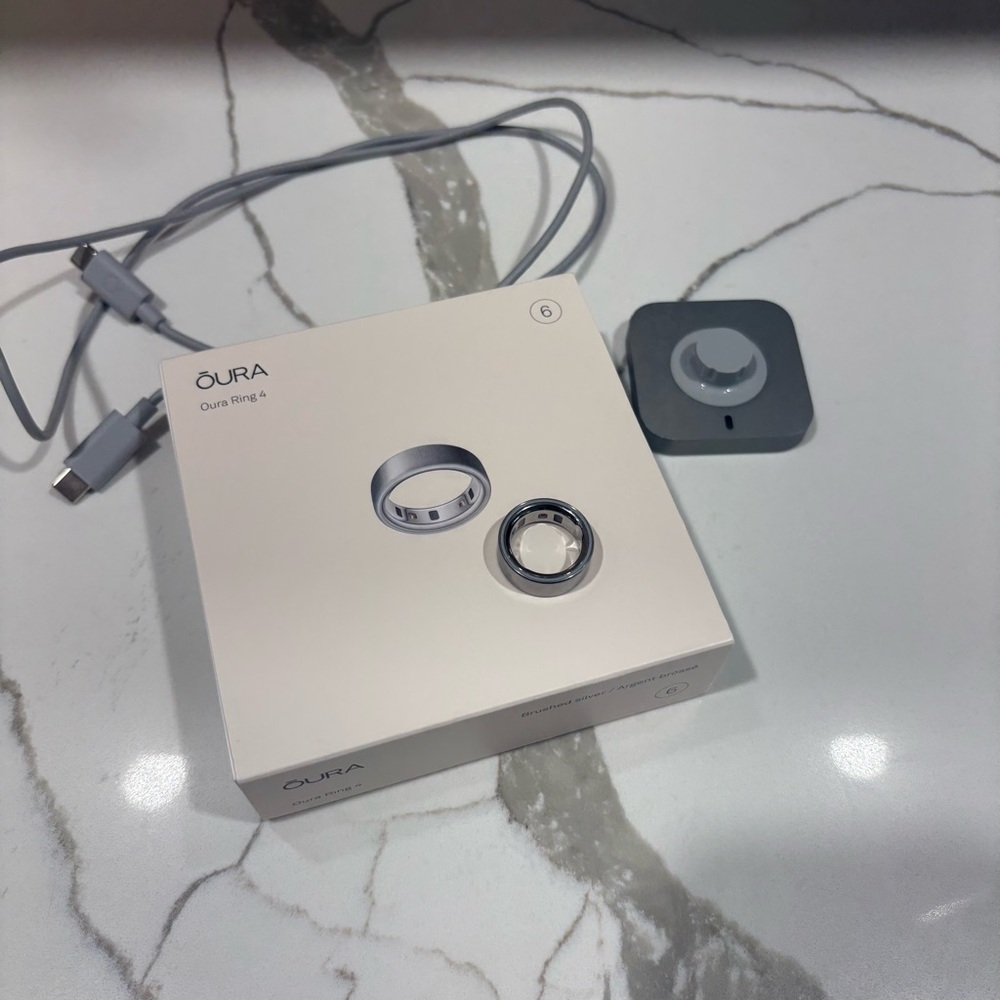OURA RING 4 - BRUSHED SILVER SIZE 6 - Picture 3 of 12